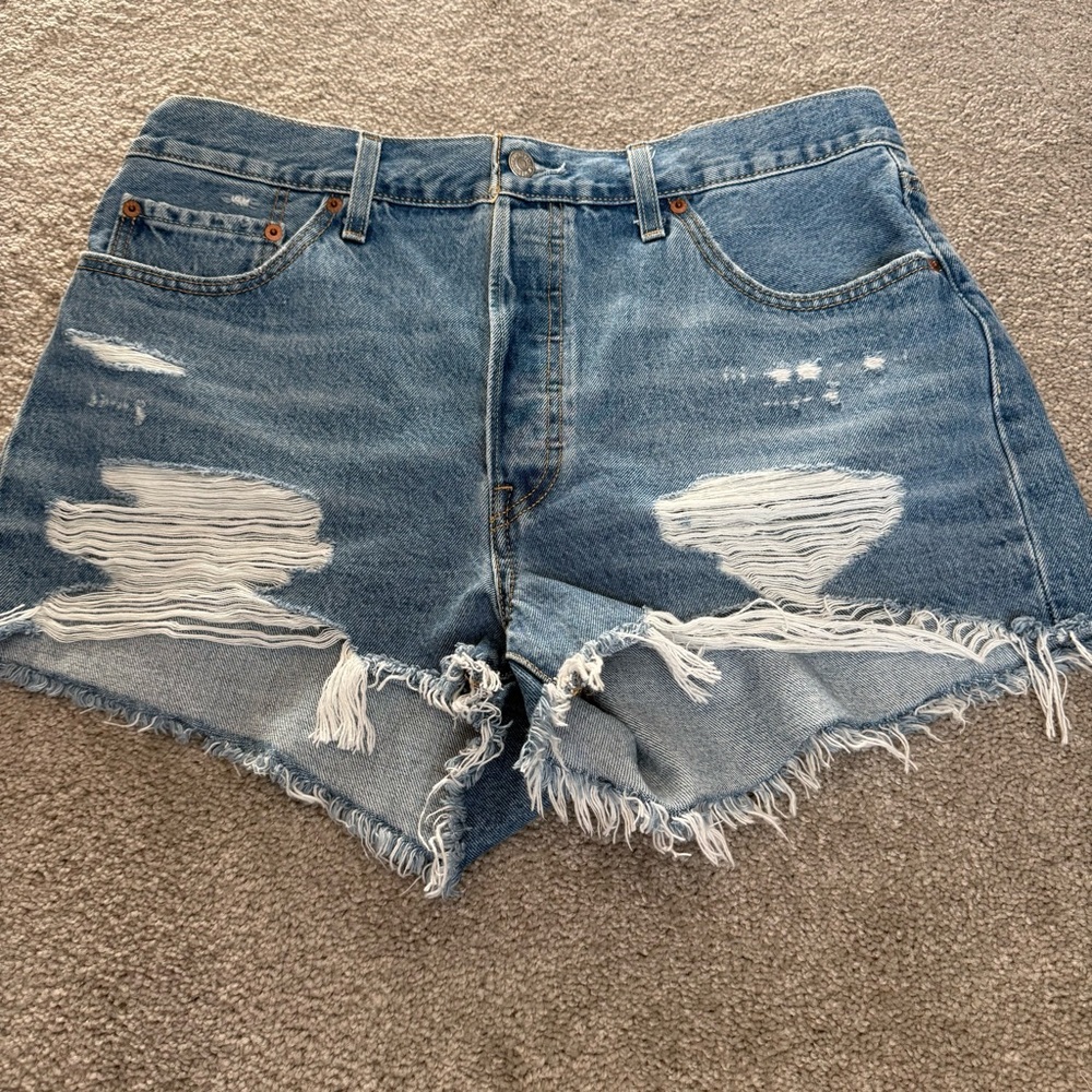 Levi’s 501 Button Fly High-Rise Denim Short W34 Light Wash Distressed Festival - Picture 15 of 15